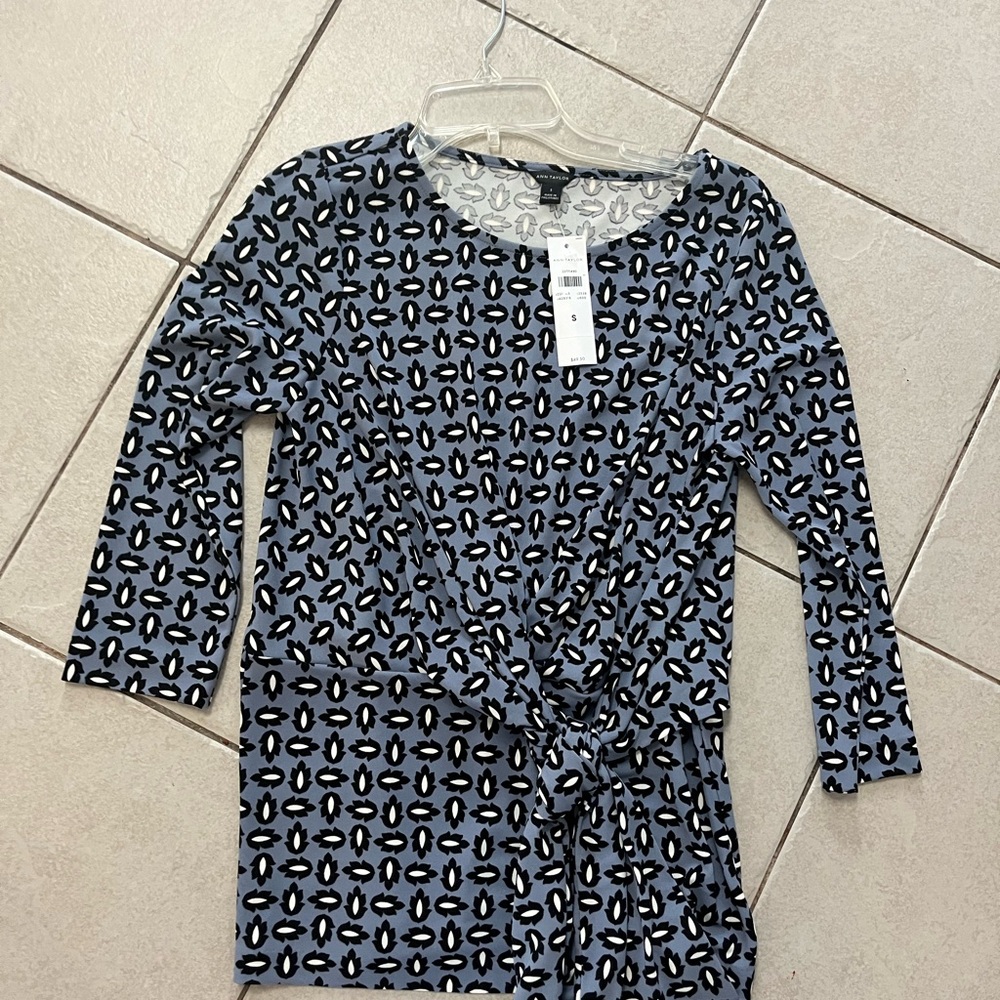 Ann Taylor patterned faux wrap top women’s size S